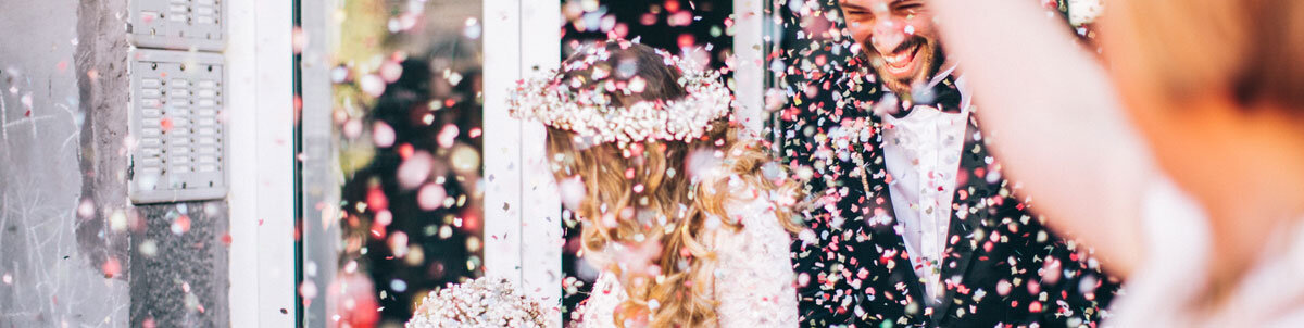Traditioneller Hochzeitsbrauch: Warum lässt sich die Braut über die Schwelle tragen? - Alte Hochzeitsbräuche: Geister vertreiben und Glück herbeiführen