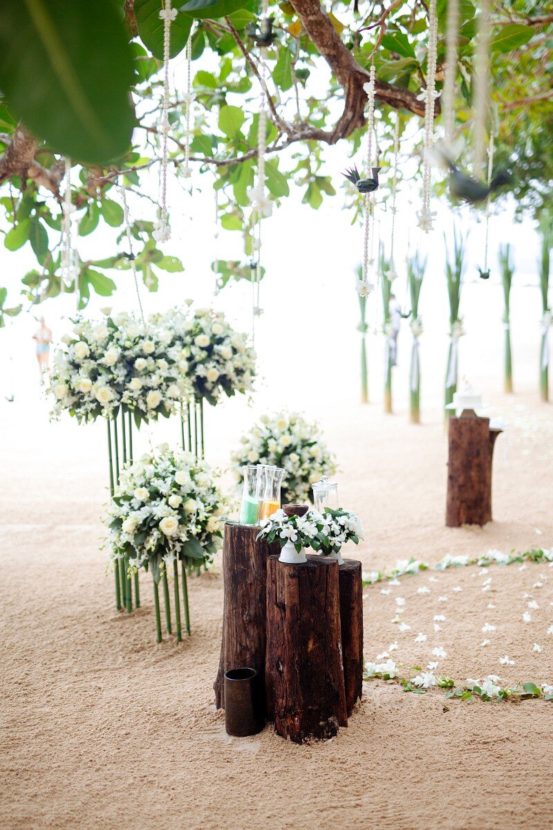 Heiraten in Khao Lak - Trauung am Strand unter Bäumen