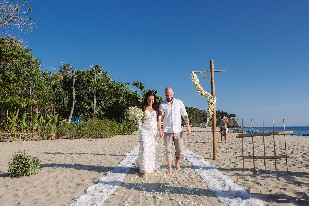 Hochzeit auf Koh Lanta - Strandhochzeit - aisle walking