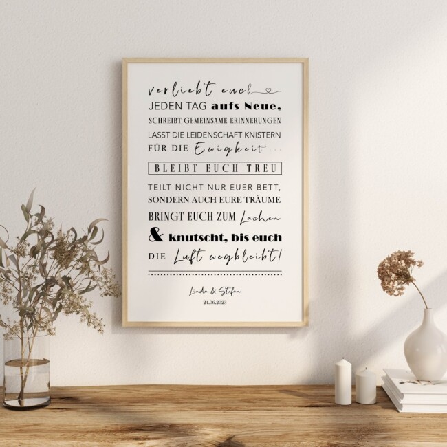 Hochzeitsposter personalisiert &quot;verliebt euch&quot; inkl. Bilderrahmen Holz natur