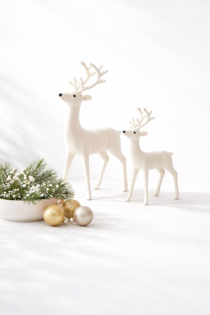 Wei&szlig;e Deko-Hirsche mit Samt &ndash; 2er Set f&uuml;r Weihnachten
