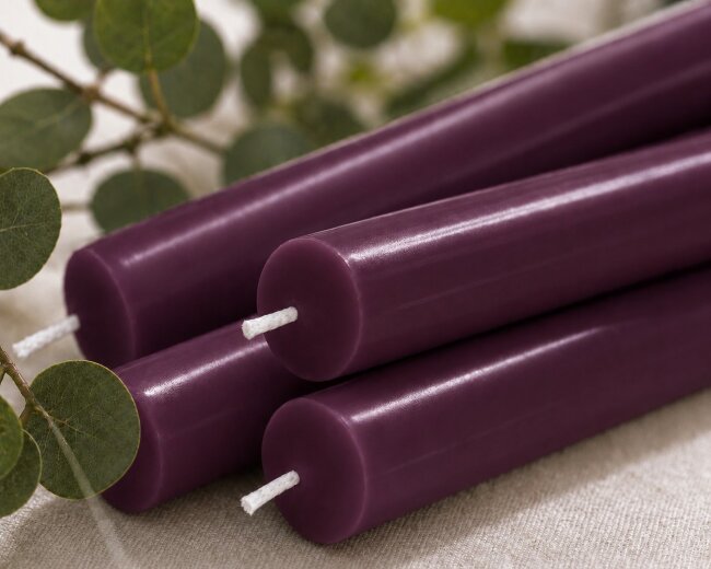 Stabkerzen Set Aubergine &ndash; 3 Gr&ouml;&szlig;en (25, 18 &amp; 10 cm) &ndash; 12 St&uuml;ck