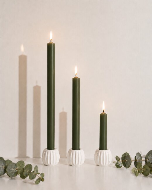 Stabkerzen Set Olivgr&uuml;n &ndash; 3 Gr&ouml;&szlig;en (25, 18 &amp; 10 cm) &ndash; 12 St&uuml;ck