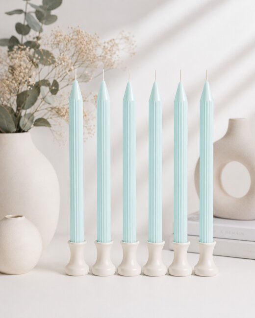 Rillenkerzen Pastell-Blau &ndash; Gerillte Stabkerzen 25 cm &ndash; &Oslash; 2,2 cm &ndash; 2 Stk.