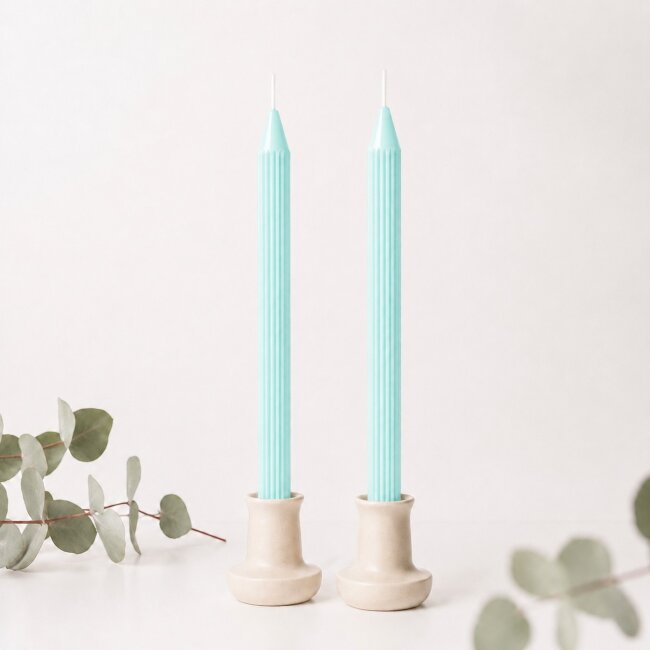 Rillenkerzen Pastell-Blau &ndash; Gerillte Stabkerzen 25 cm &ndash; &Oslash; 2,2 cm &ndash; 2 Stk.